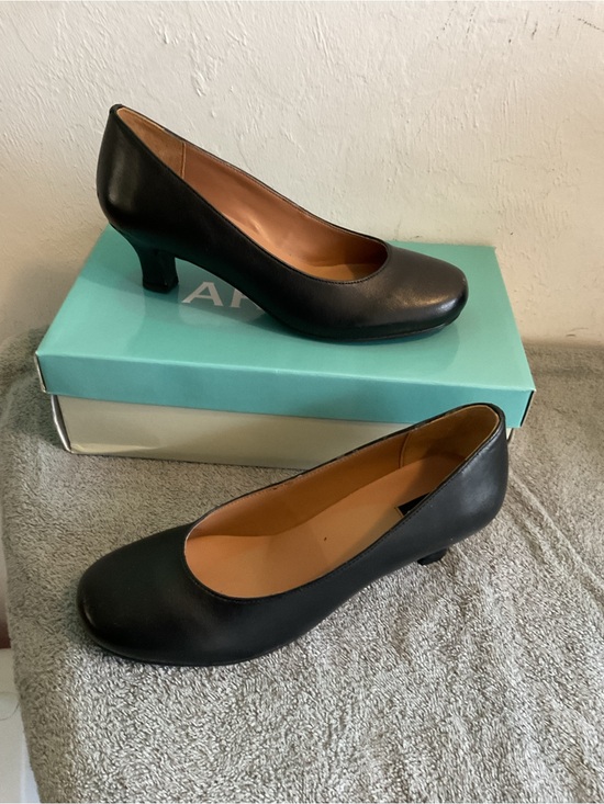 Array Shoes - Array Black Leather Low-Heel Women's Pumps
